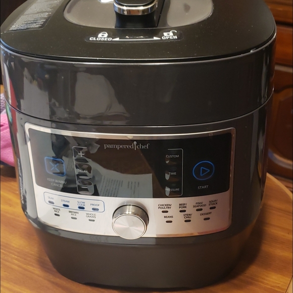 Quick cooker by Pampered chef - Picture 1 of 2